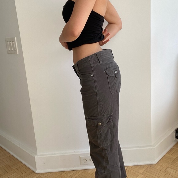 **SOLD DO NOT BUY **Cutest low rise Y2K cargo pants - Picture 7 of 15